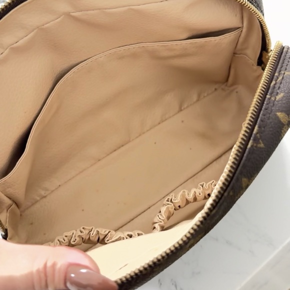 Louis Vuitton Trousse 23/ Cosmetic Pouch - Picture 12 of 15